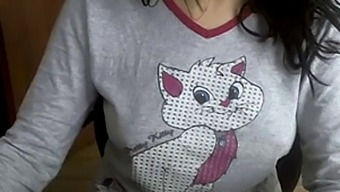 Charming Turkish Cam Model In Amateur Video