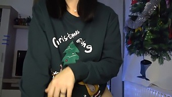 Stepsister Anna'S Christmas Present: A Steamy Oral Creampie